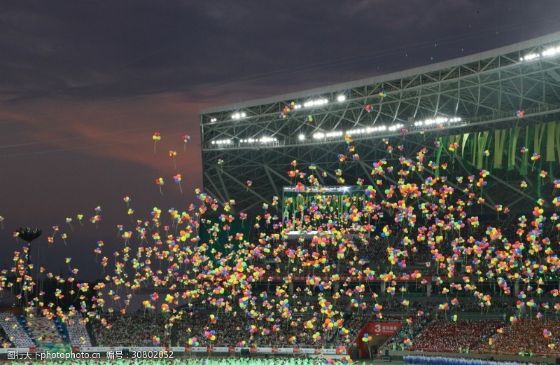 运动会开幕式腾飞的气球