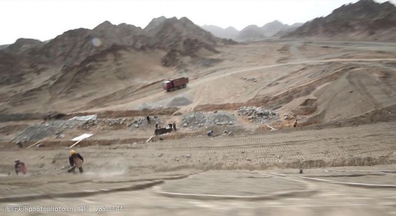 青藏铁路中铁铁路路基边坡高原戈壁滩实拍