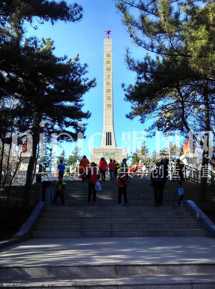 革命烈士鄂尔多斯人民英雄纪念碑