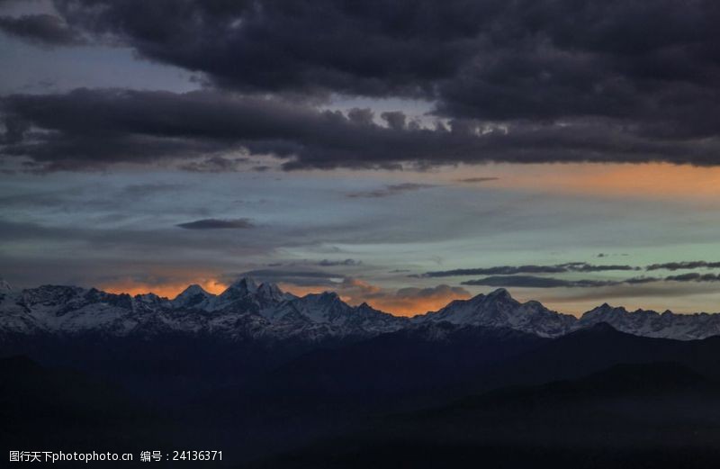 普拉多尼泊尔雪山
