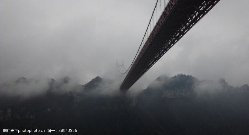 铁索桥雾中矮寨桥