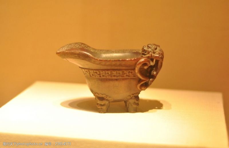 博物馆收藏品青铜酒杯