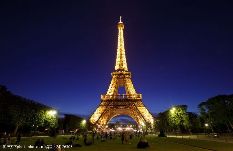 法国著名建筑艾菲尔铁塔夜景