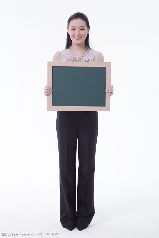 高精图片商业女性举着写字板的职业女性图片