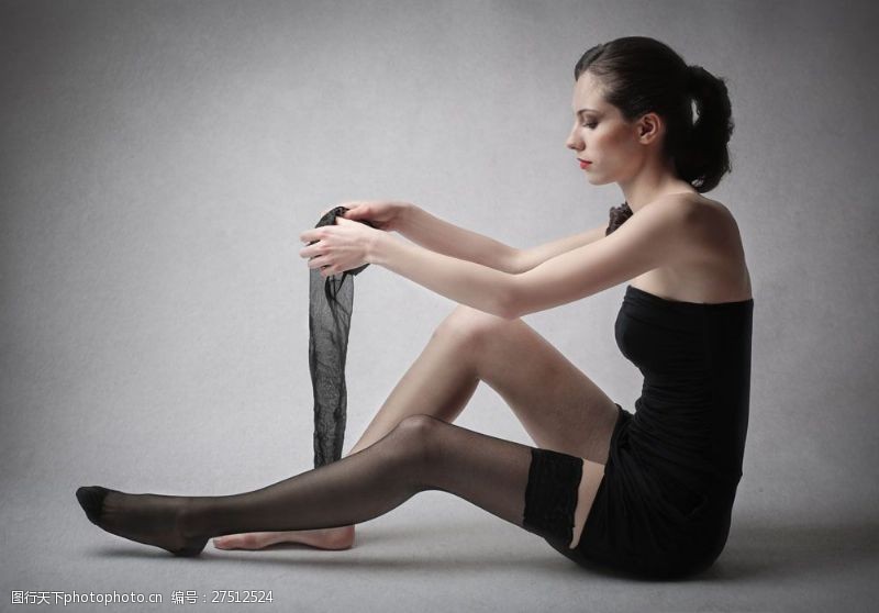 欧美丝袜美腿模特穿黑丝袜的美女图片