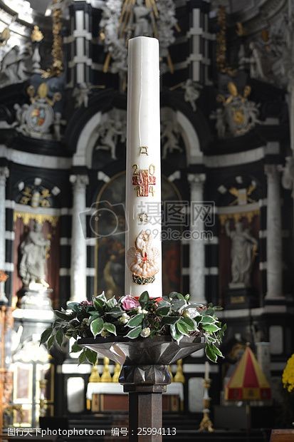 蜡烛在教堂阳烛装饰