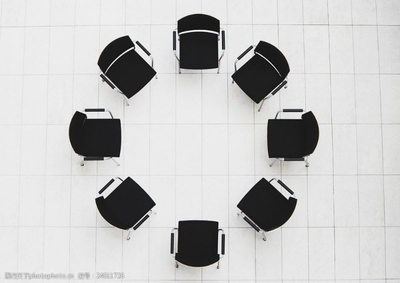 公司建筑大楼摆成圆形的凳子俯视图图片