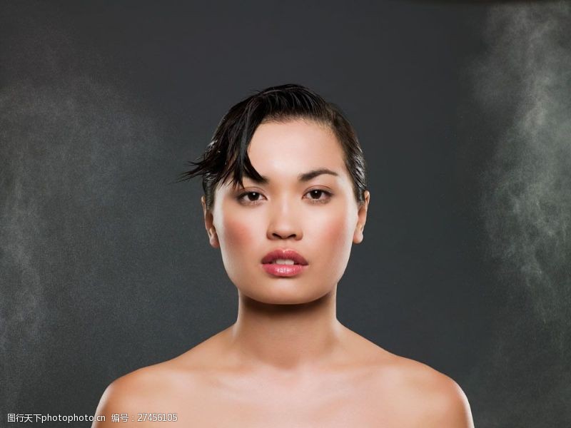 瘦身纤体头发湿了的中国气质美女图片