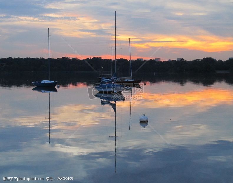夕阳下的帆船夕阳下的美景