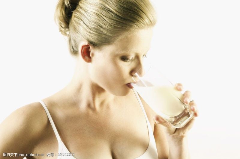 健康美女喝牛奶的美女图片