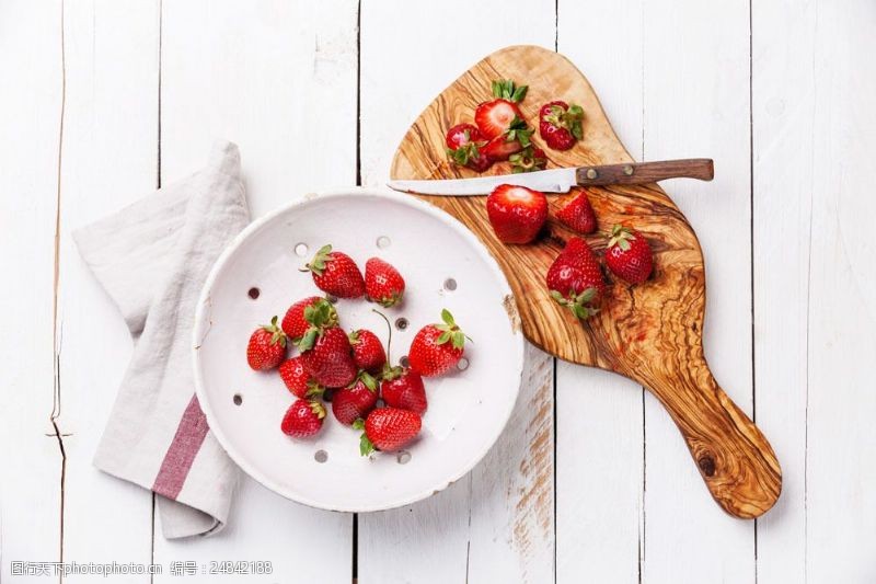 菜刀新鲜的草莓图片