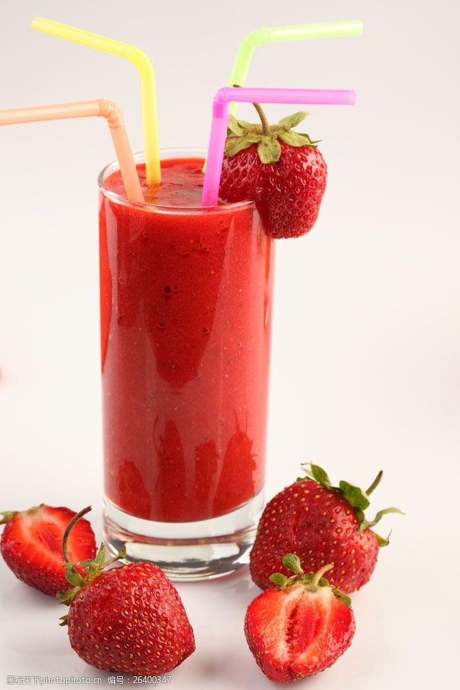 一杯新鲜的草莓汁图片