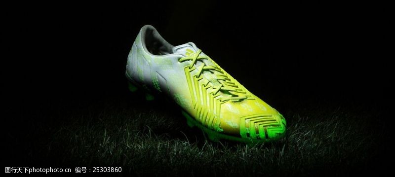专业足球鞋ADIDAS顶级足球鞋图片