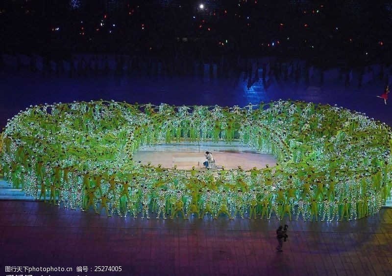 北京奥运会开幕式人体鸟巢图片