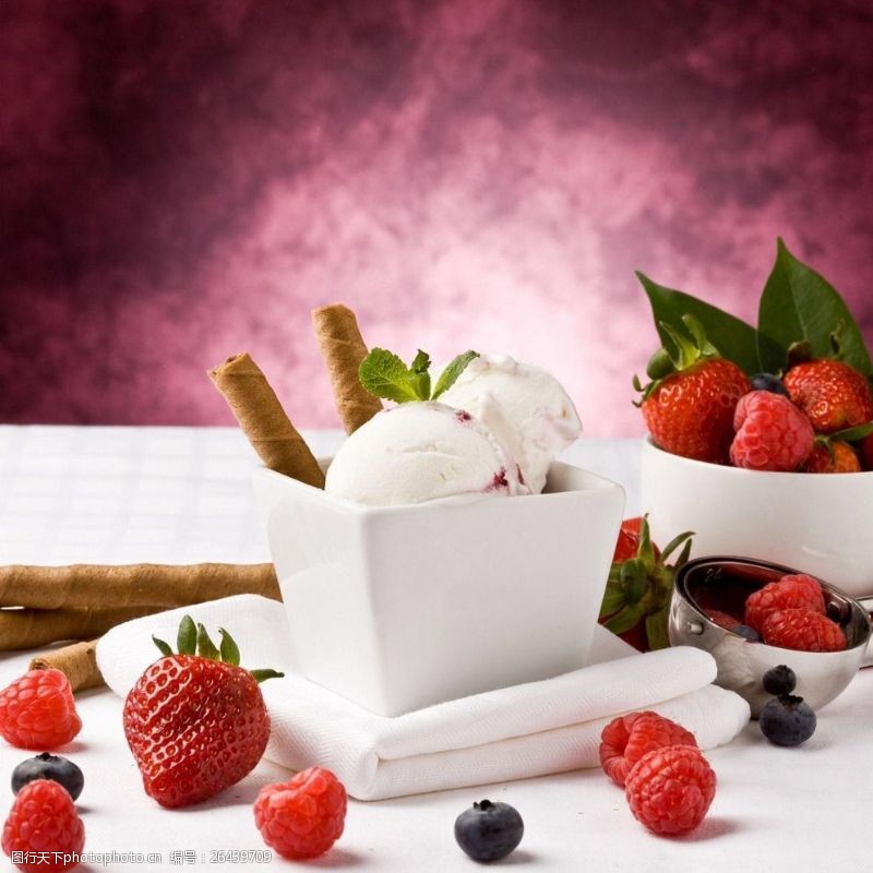 蛋糕美食画册草莓冰淇淋图片