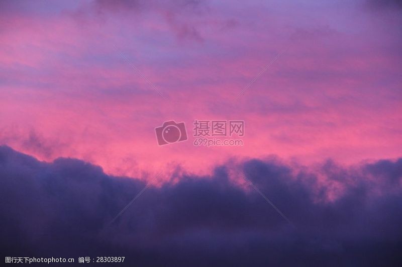 紫色天空夕阳下的景色