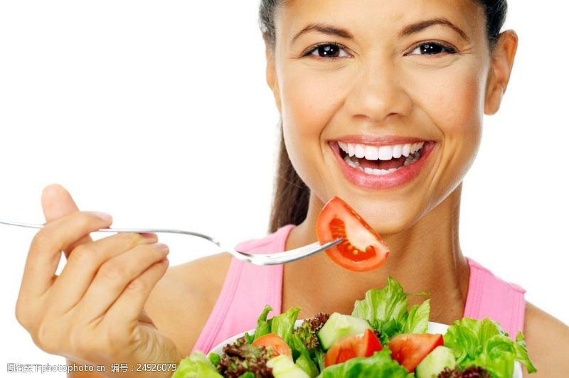 女性背景吃水果沙拉的女人图片