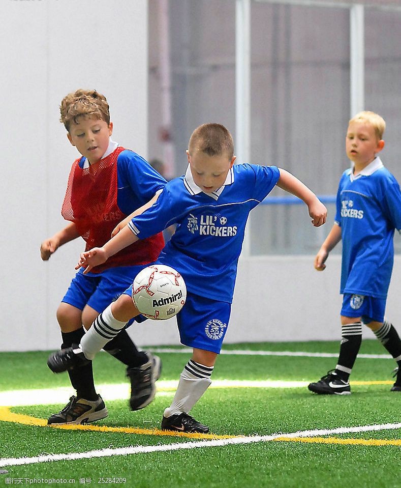 足球運動兒童足球比賽图片