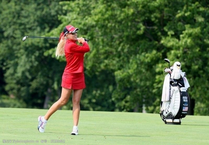 高尔夫挥杆女子高尔夫图片
