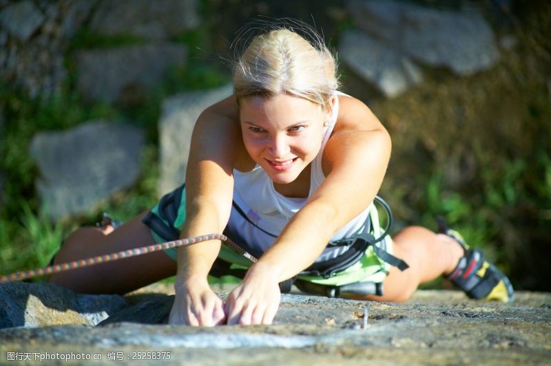 运动的美女攀岩的外国美女图片
