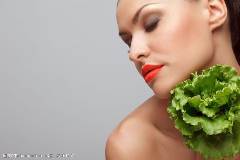 漂唇时尚女人与蔬菜图片