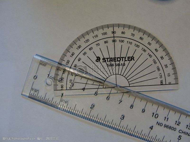半圆尺直尺和量角器