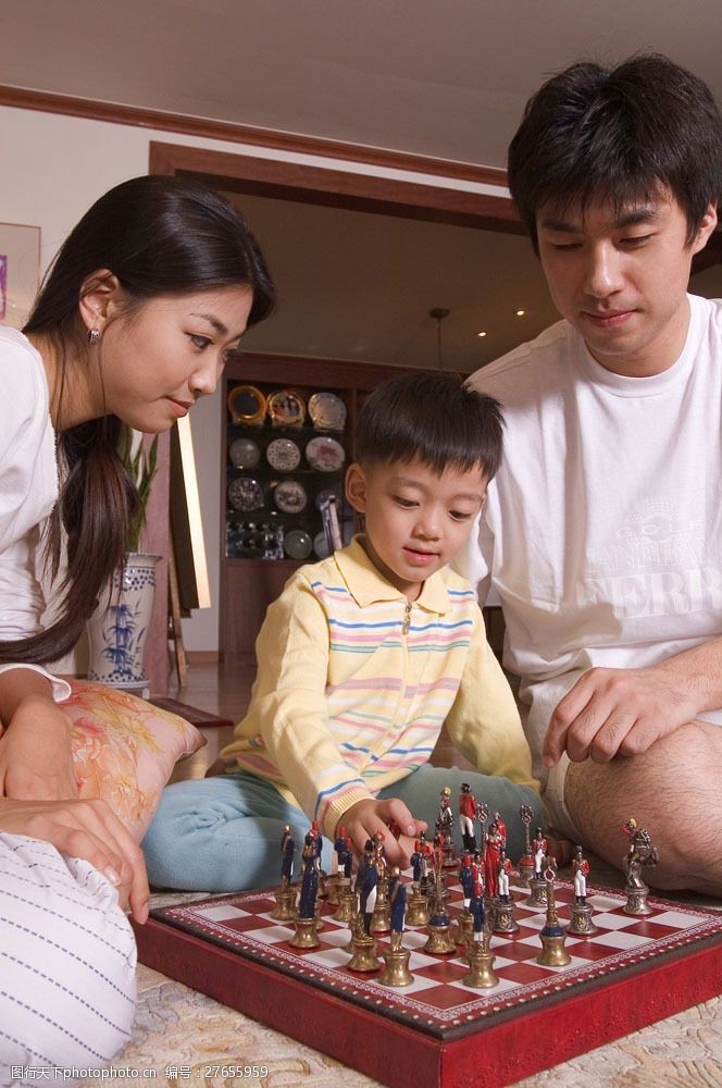 下棋人下棋的一家人图片