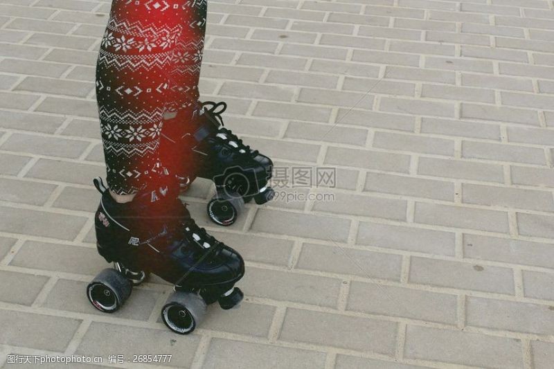 滑冰鞋阳光下的滑轮鞋
