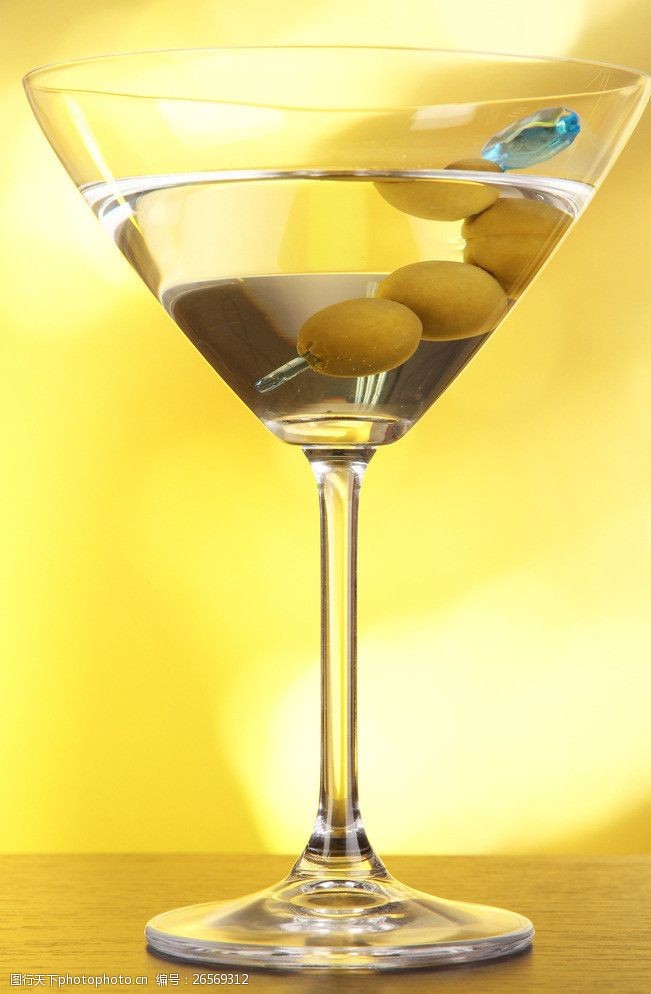 黄橄榄玻璃杯鸡尾酒图片