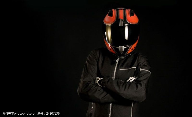 男性摩托车车手戴头盔的车手图片