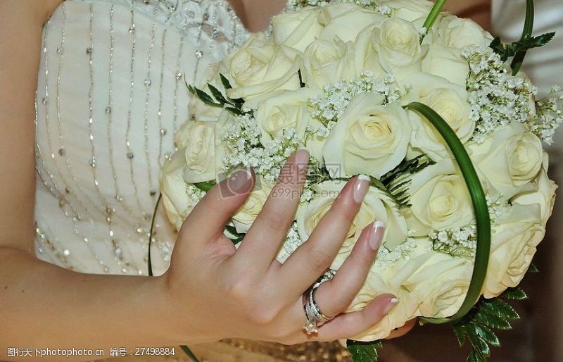 婚礼花束新娘的白色花球