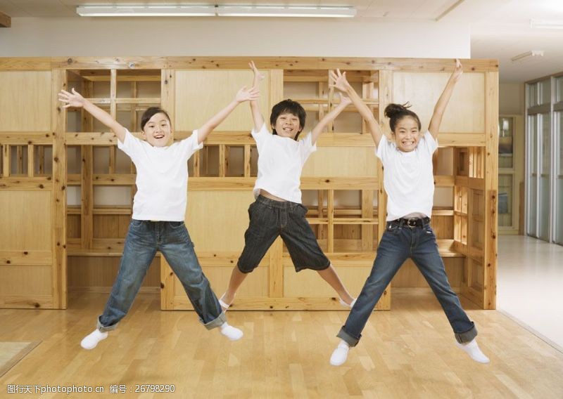 学舞蹈的孩子舞蹈课的小学生图片