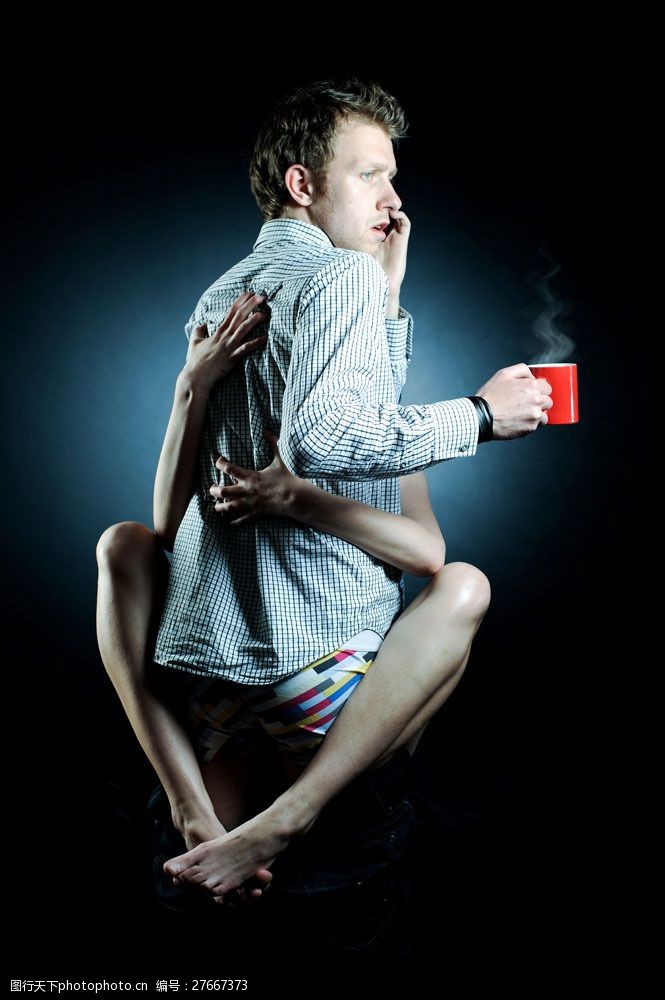 暧昧喝咖啡的情侣图片