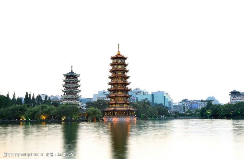 广西桂林日月塔
