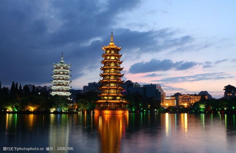 广西桂林日月塔夜景照