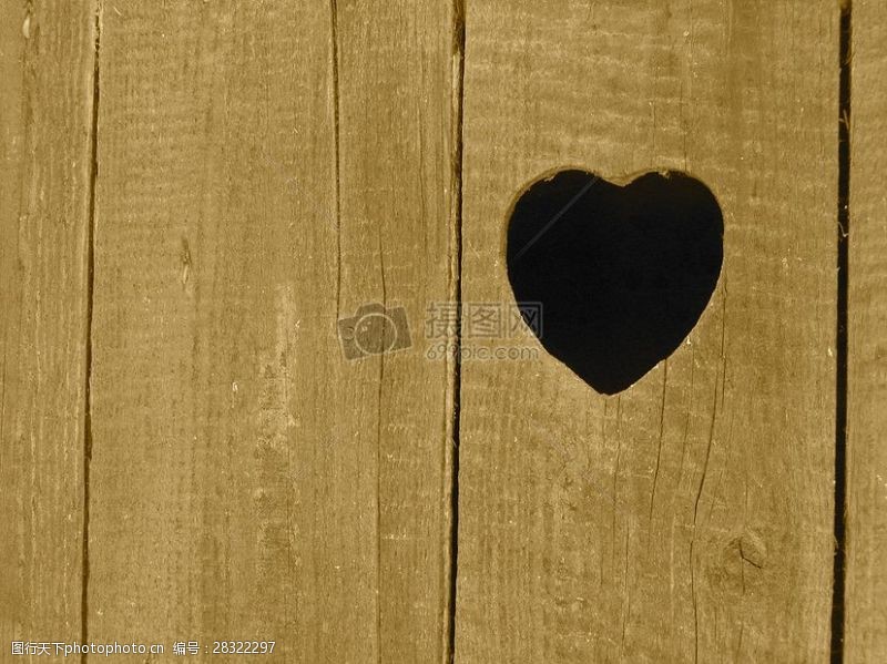红木条案木板上的心形图案