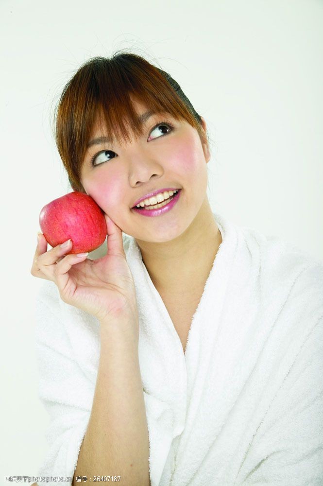 减肥的美女手拿苹果的健康美女图片