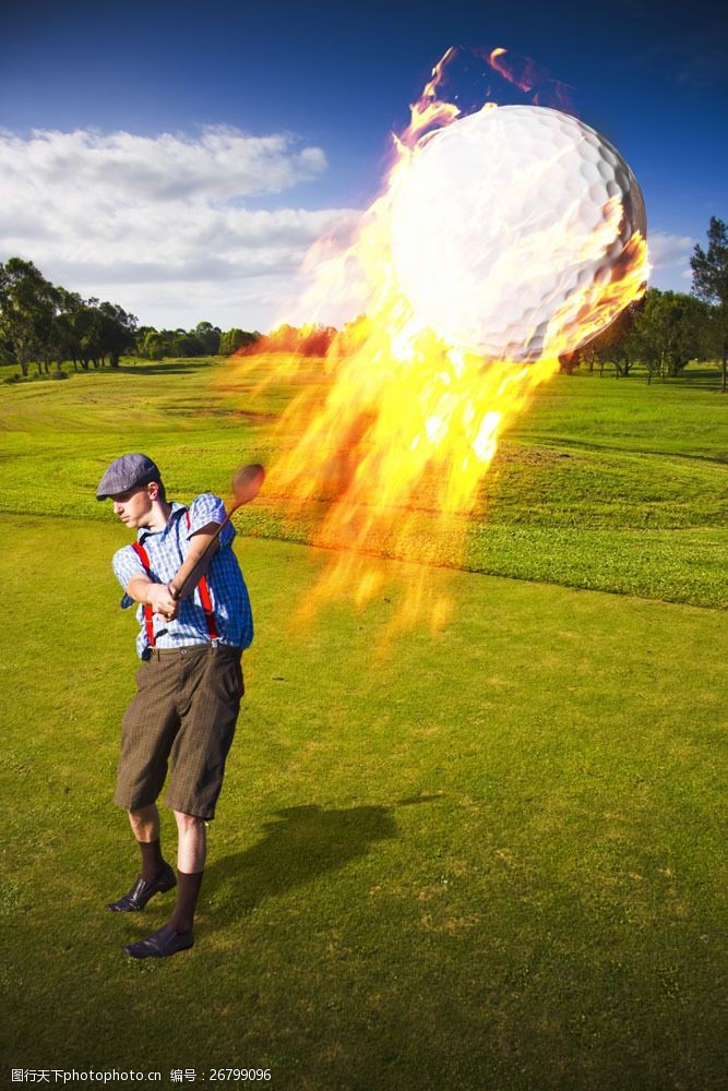 休闲高尔夫打高尔夫球的外国男士图片