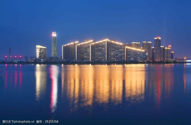 酒店夜景拍摄长沙湘江夜晚岸景图片