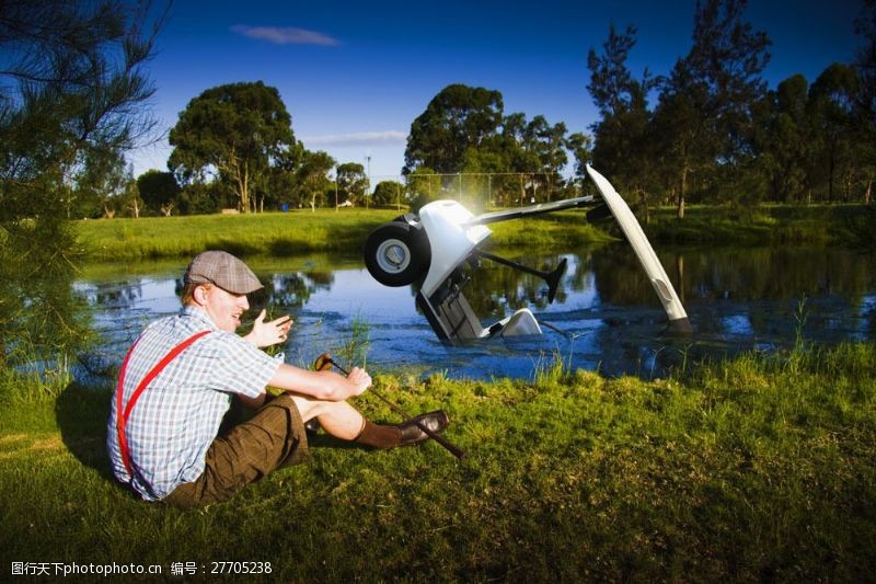 休闲高尔夫打高尔夫的外国男士图片