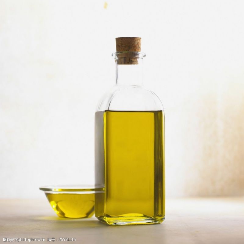 黄橄榄食用瓶装橄榄油图片