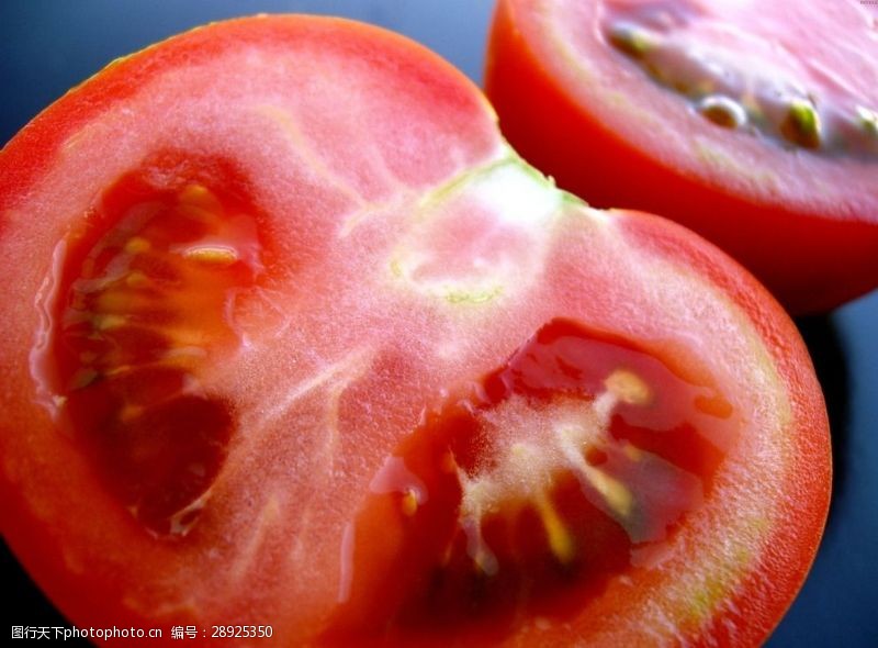 藩茄切开的西红柿