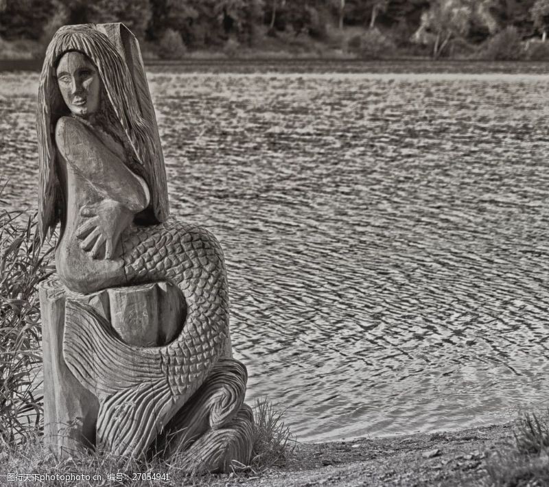 石刻黑白美人鱼雕塑图片