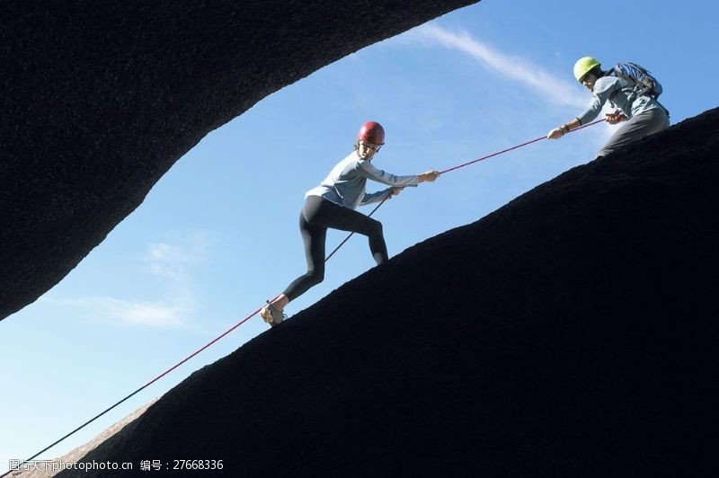 健身的美女登山的外国运动员图片