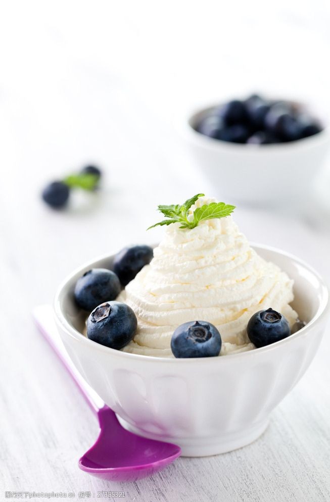 果味冰淇淋蓝莓冰激凌图片