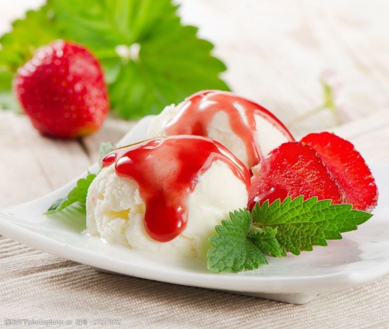 果味冰淇淋草莓冰淇淋图片