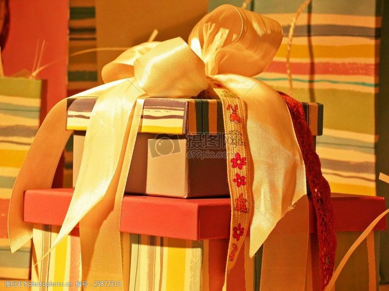 彩色的礼盒金色的礼物包装纸