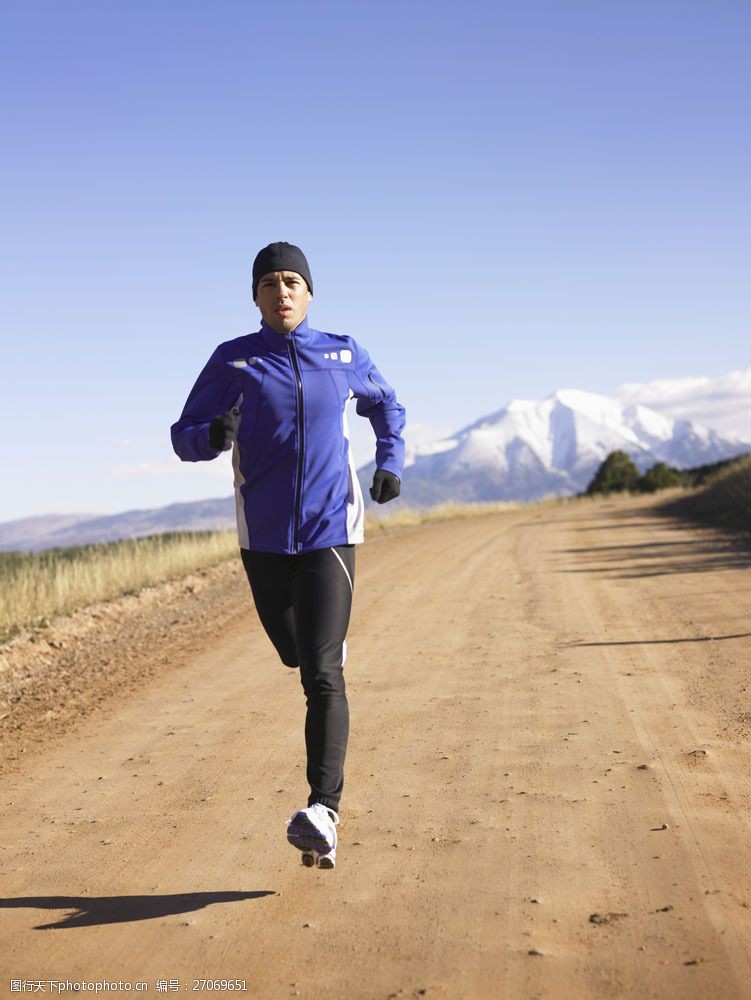 健身锻炼正在跑步的男人图片