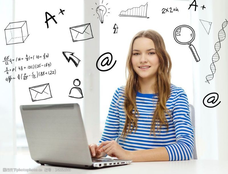 笔记本电脑上网学习的女孩图片