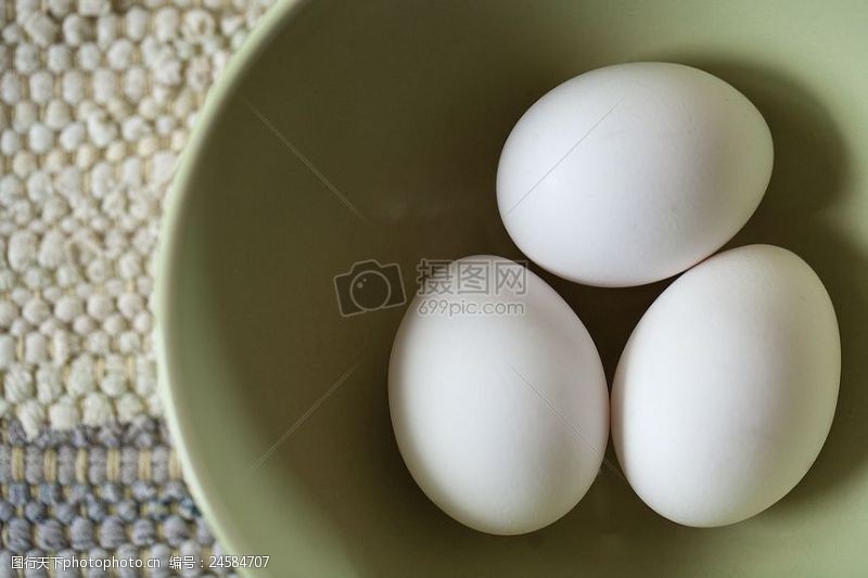 突破在一个碗里的鸡蛋